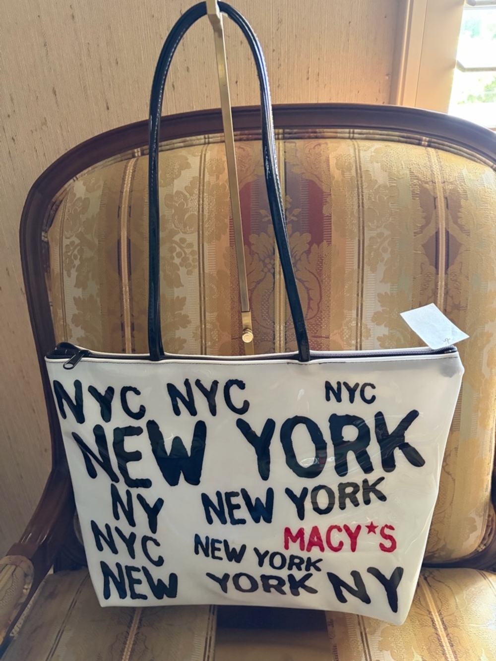 Macy’s N.Y. City Tote Nwt